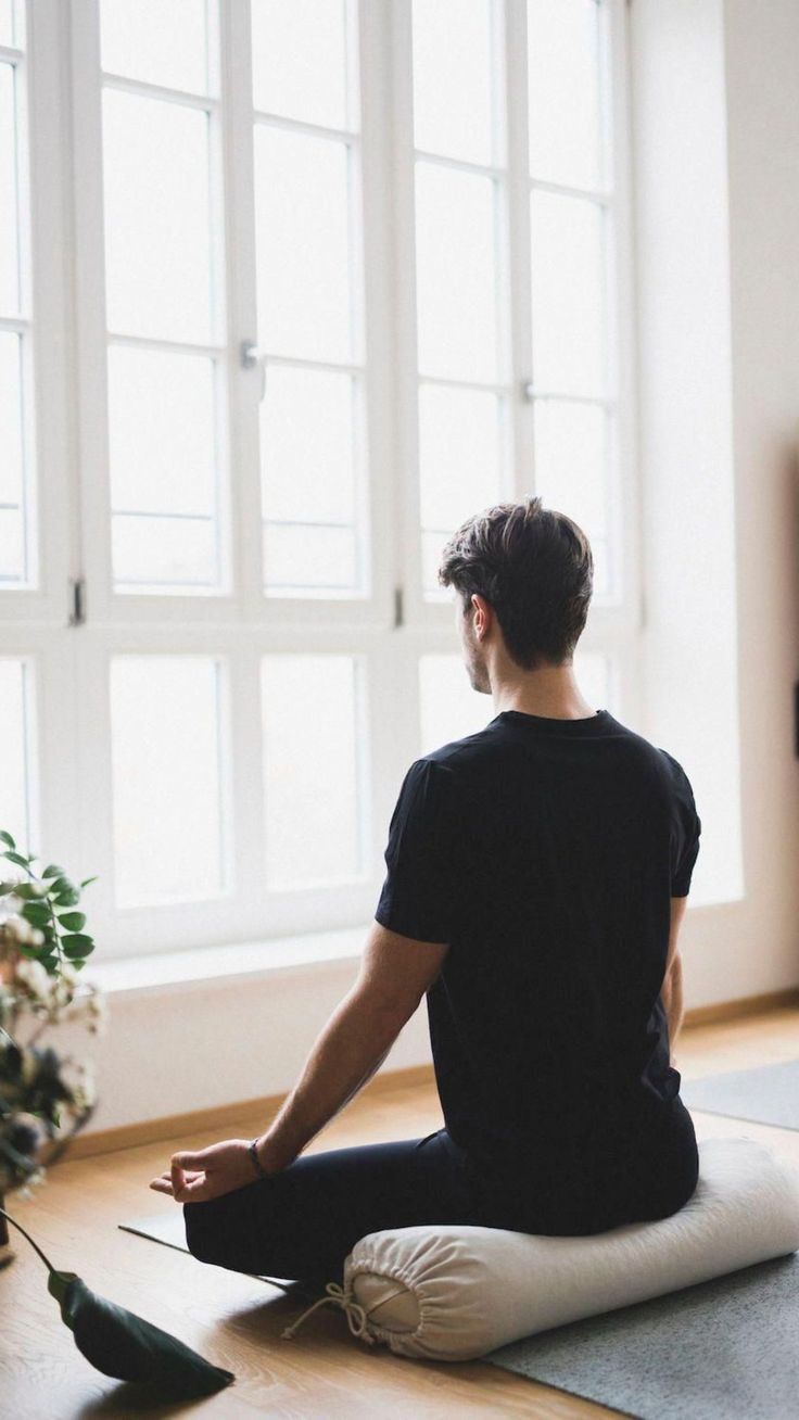 Person, die ein Buch liest